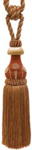 Beautiful tassels are excellent for hanging on drawer pulls, mirrors, door handles for a rich pop of color.