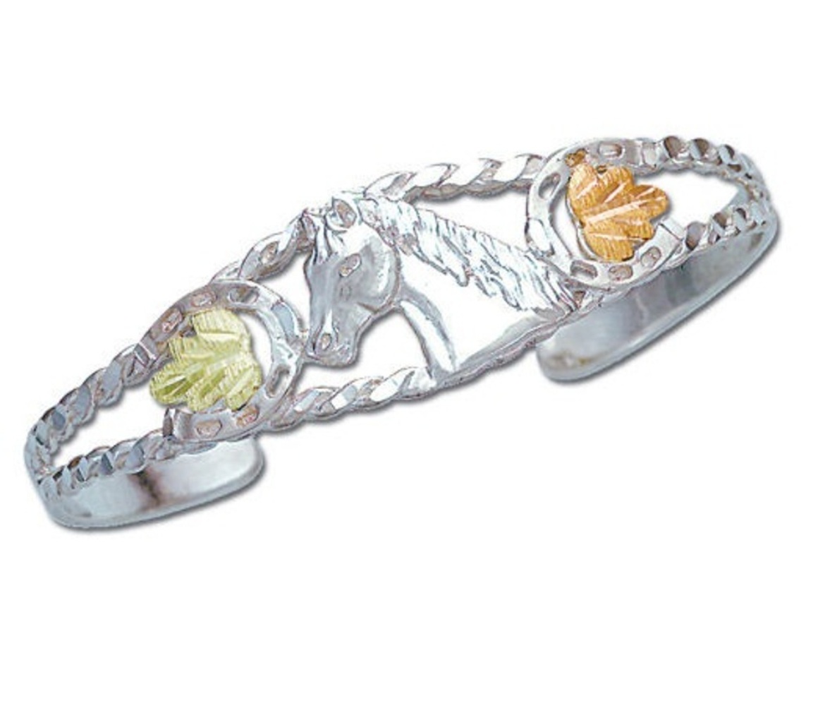 Bracelet in Black Hills Gold motif. 